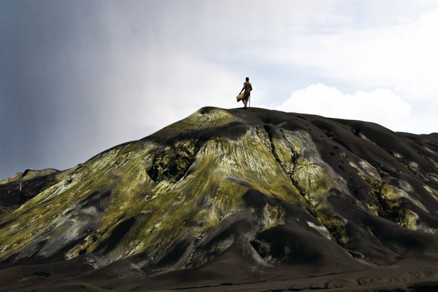 Au pied du volcan Tavurvur. Philippe Gigliotti