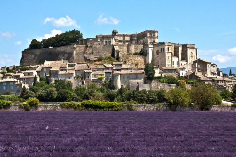 Grignan, villge de la Drôme provençale. Alexi TAUZIN - Fotolia