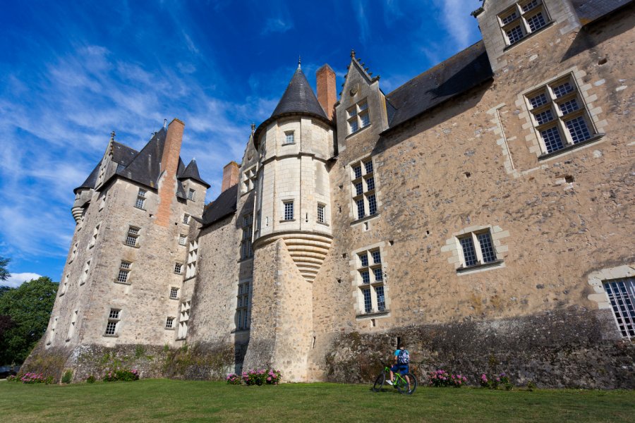 CHÂTEAU ET APOTHICAIRERIE DE BAUGÉ