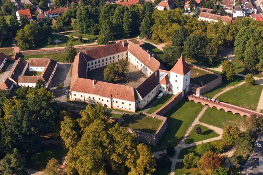 CHÂTEAU DE NÁDASDY (NÁDASDY-VÁR)