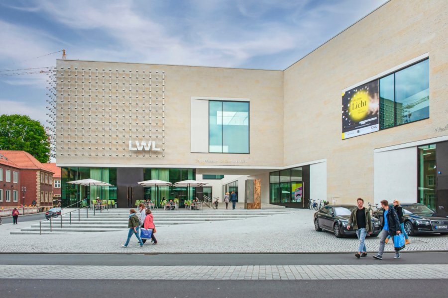MUSEUM FÜR KUNST UND KULTUR - MUSÉE D'ART ET DE CULTURE