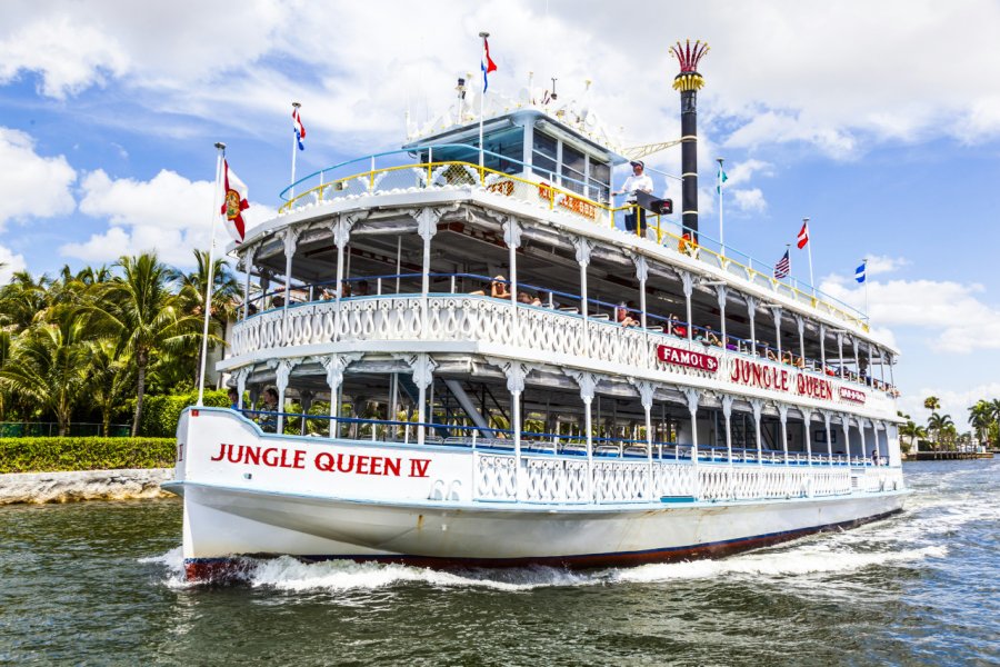 JUNGLE QUEEN RIVERBOAT