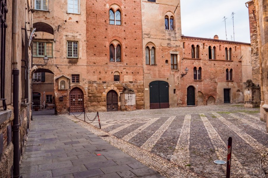 PIAZZETTA DEI LEONI