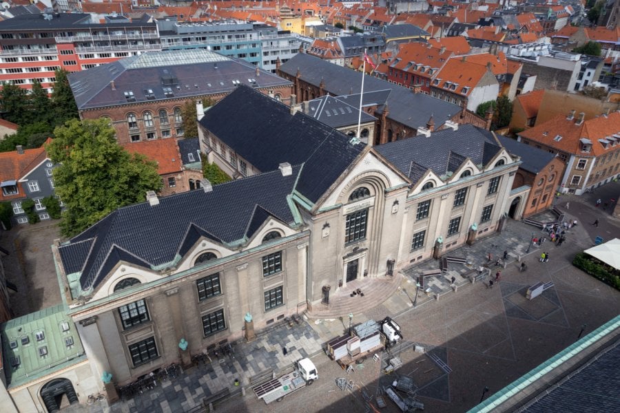 UNIVERSITÉ (UNIVERSITET)