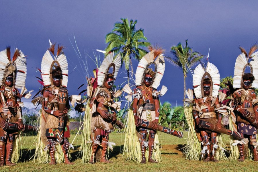 Danseurs de l'ethnie Kaluli à Bosavi, Southern Highlands Province. Philippe Gigliotti