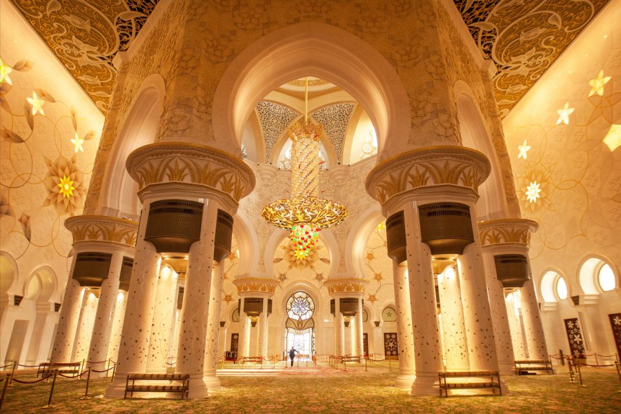 La Grande mosquée Sheikh Zayed. Elena Przhevalskaia - Shutterstock.com
