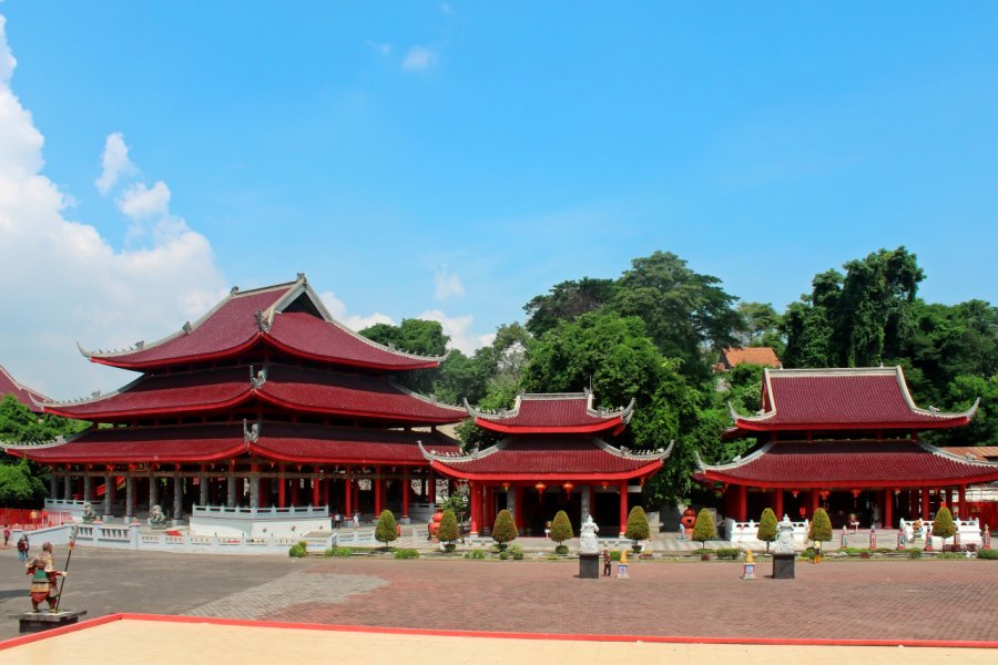KELENTENG SAM POO KONG, GEDUNG BATU