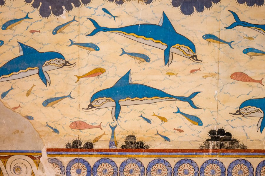 Fresque des dauphins dans la chambre de la reine du palais Cnossos. iuliia_n - Shutterstock.com