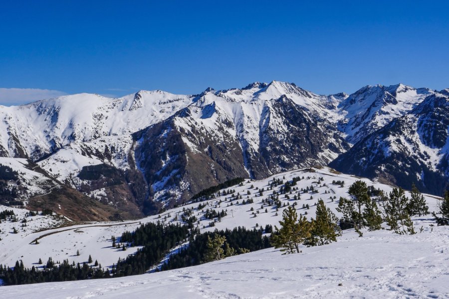En hiver, l'Ariège offre la possibilité de skier sur de nombreux domaines. FreeProd33 - Shutterstock.com
