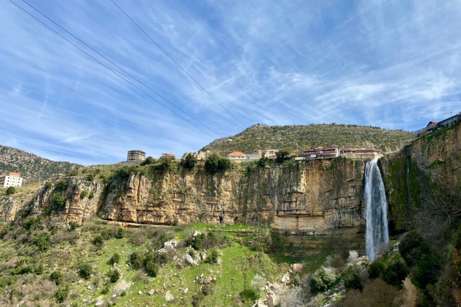 LA VIEILLE VILLE ET LA CASCADE