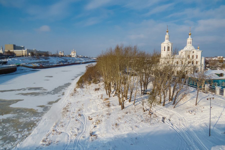 Le centre ville de Tioumen en hiver avec la rivière Tura gelée. Diego Fiore