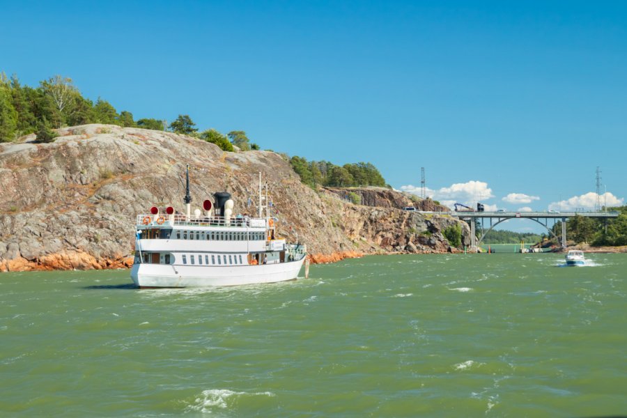 BATEAU À VAPEUR (UKKOPEKKA)