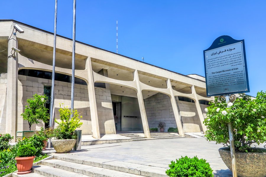 MUSÉE DU TAPIS (MUZEH-YE FARS)