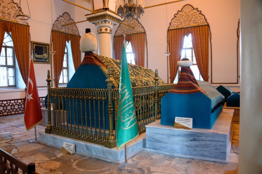 MAUSOLÉES DE OMAN ET ORHAN GAZI