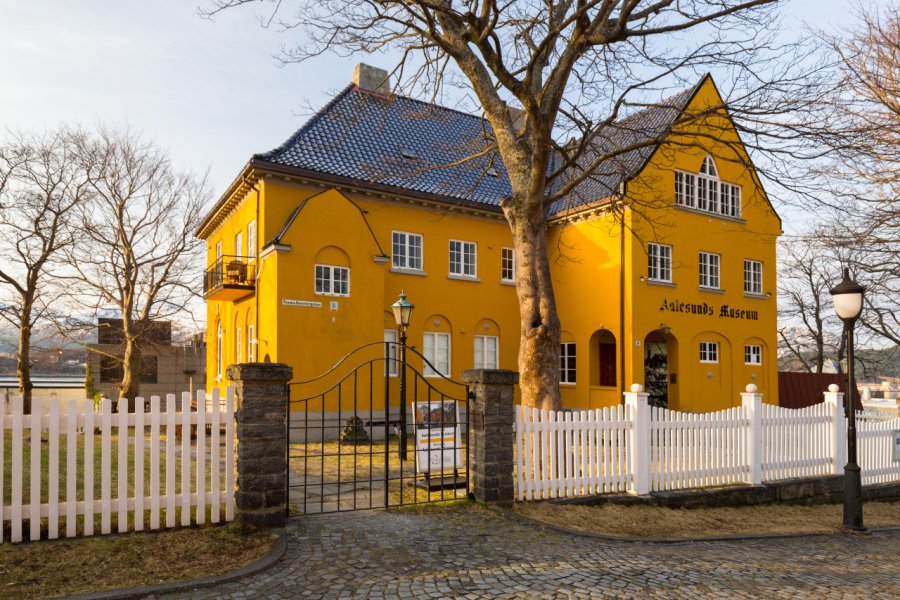 MUSÉE D'ÅLESUND (ÅLESUNDS MUSEUM)