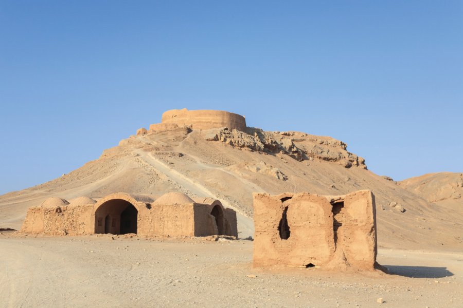 TOURS DU SILENCE (DAKMEH-YE ZARTOSHTIYUN)