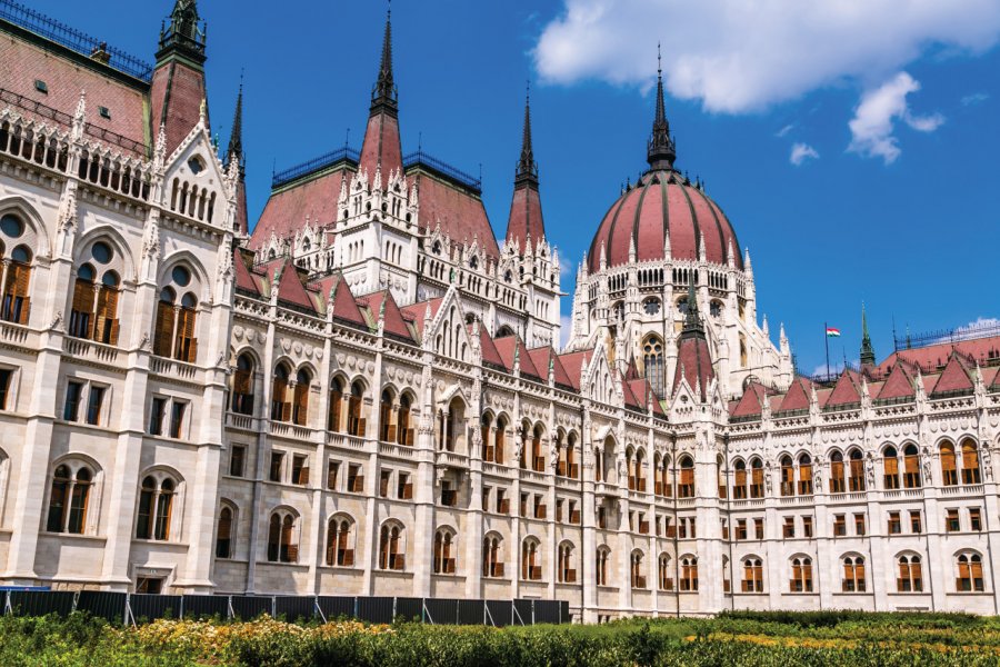 PARLEMENT (ORSZÁGHÁZ)