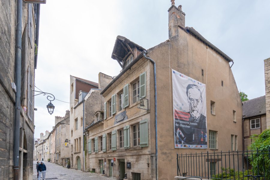 MAISON NATALE L. PASTEUR