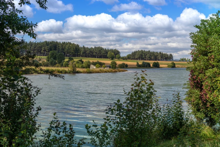 BARRAGE ET LAC DE NAUSSAC