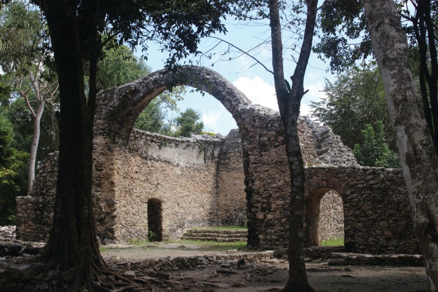 Les ruines d'une chapelle espagnole, dans la zone archéologique d'Oxtankah. Jade LATARGERE