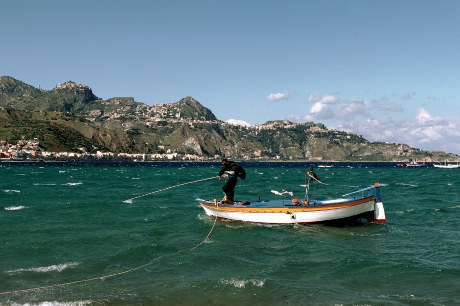 Vue sur Taormina depuis Giardini Naxos. Author's Image