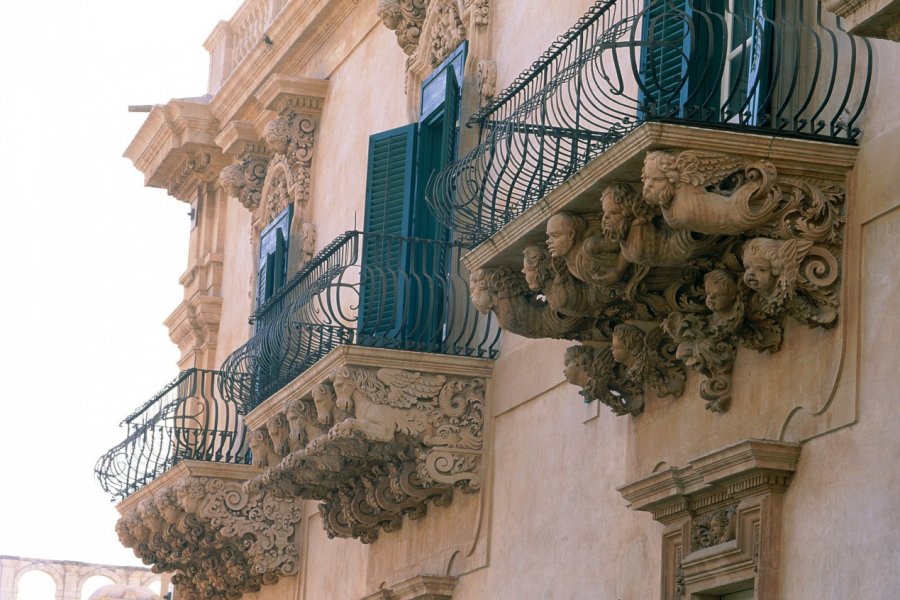 Balcons du palais Nicolaci di Villadorata. Apollon - Iconotec