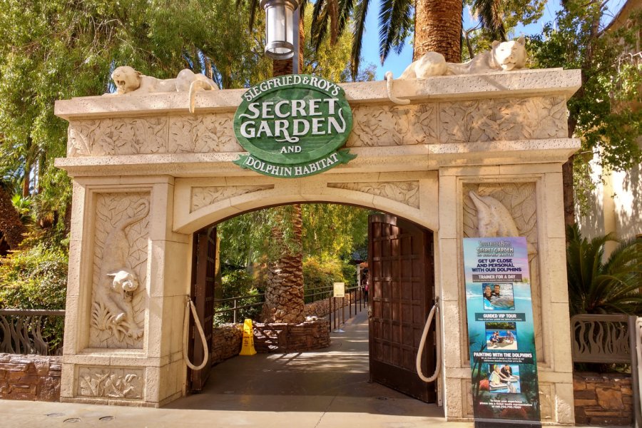 SIEGFRIED & ROY'S SECRET GARDEN & DOLPHIN HABITAT