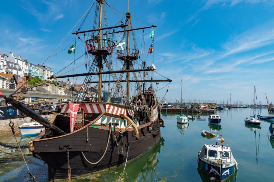 THE GOLDEN HIND