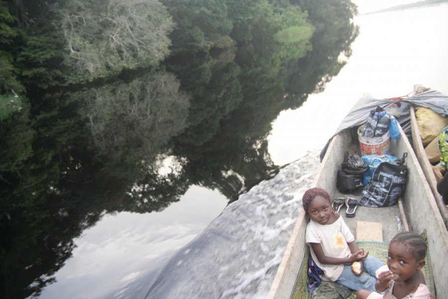 Remontée du fleuve Congo vers Mossaka. Stéphane DAMANT