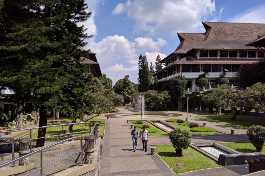 ITB (INSTITUT DE TECHNOLOGIE DE BANDUNG)