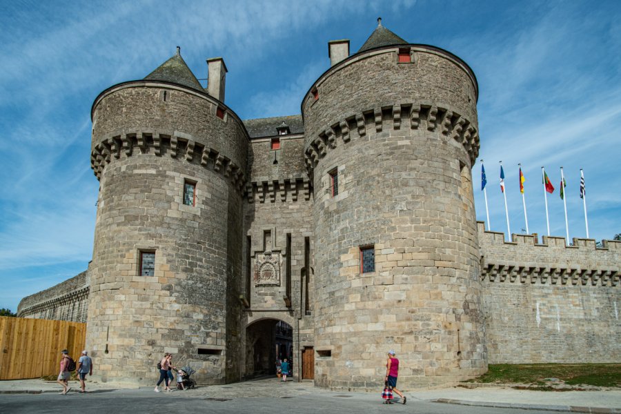 LES REMPARTS ET LA PORTE SAINT-MICHEL