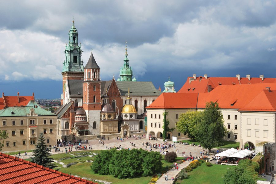 La cathédrale de Wawel est l'église principale de l'archidiocèse de Cracovie. TanyaSv