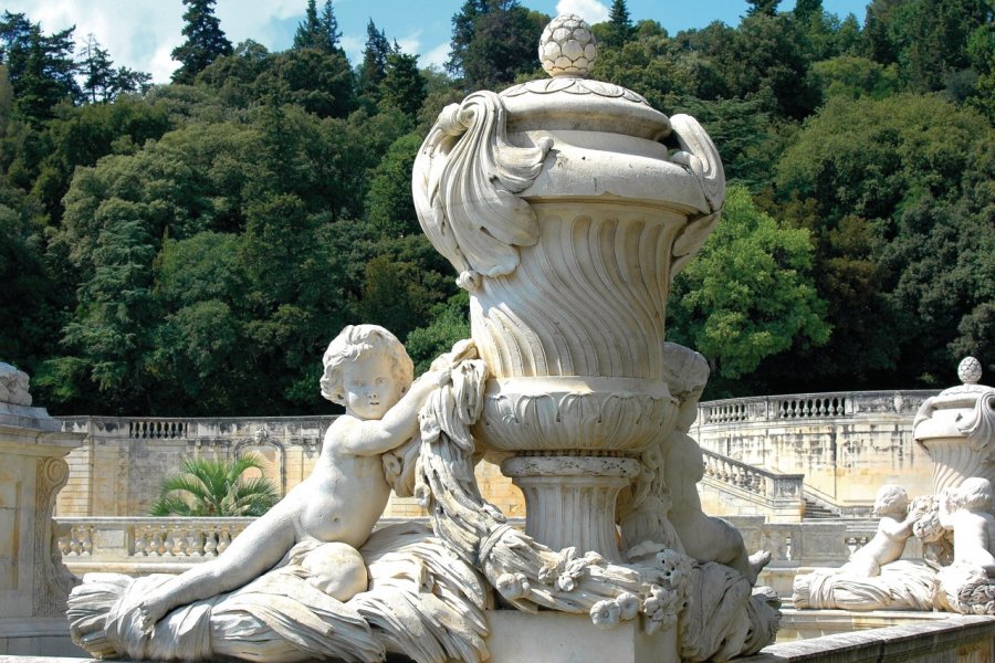 Statue des jardins de la Fontaine à Nîmes Valérie Deleplace - Fotolia