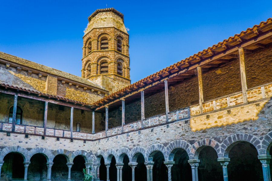 CLOÎTRE DE L'ABBAYE DE LAVAUDIEU
