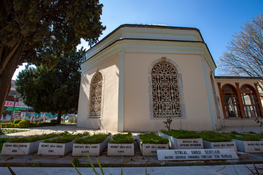 MAUSOLÉES DE OMAN ET ORHAN GAZI
