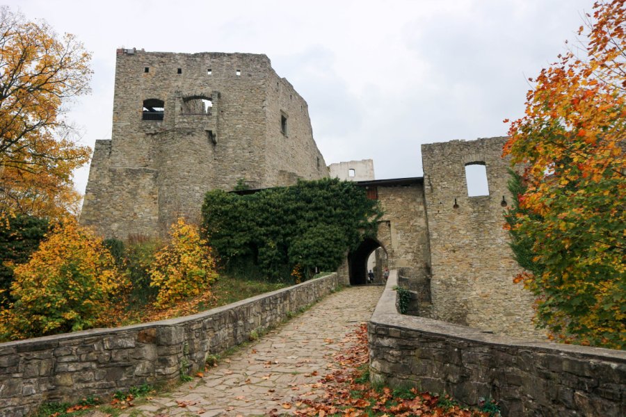 CHÂTEAU DE HUKVALDY (HRAD)