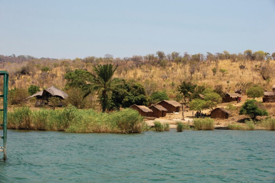 Village de pêcheurs du Lake Tanganyika iStockphoto.com/stevenallan
