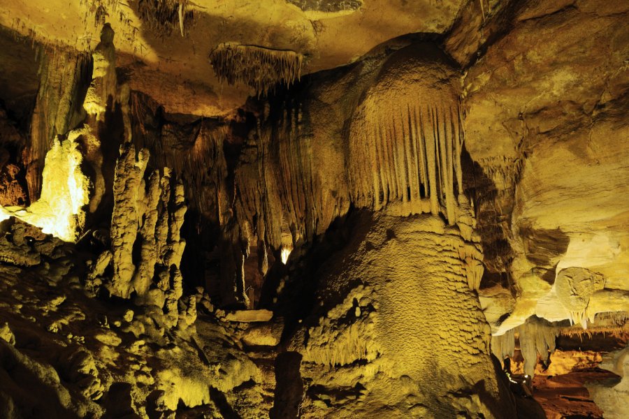 RACCOON MOUNTAIN CAVERN