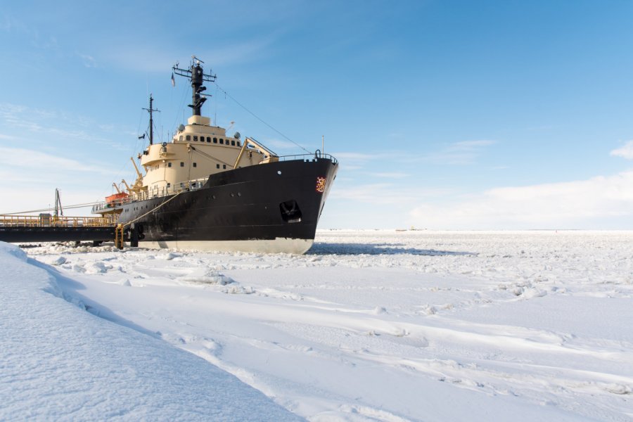 POLAR EXPLORER ICE BREAKER