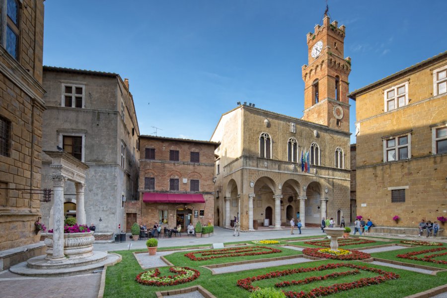 PIAZZA PIO II