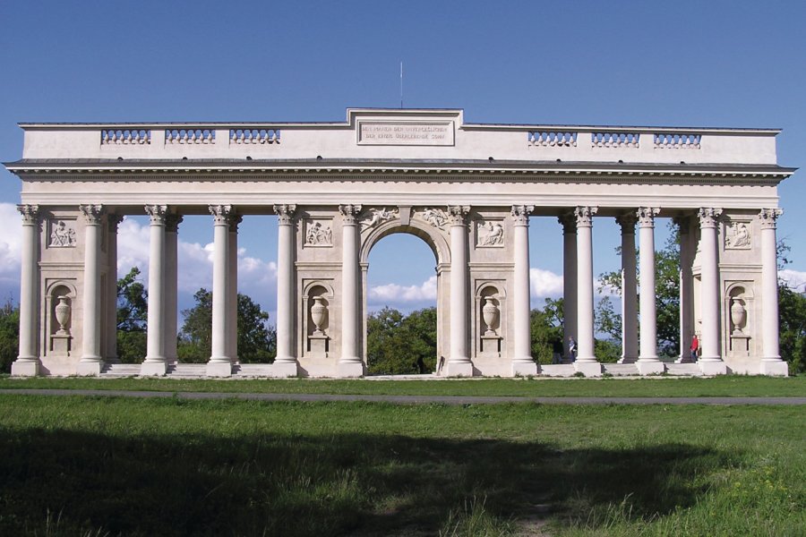 La Colonnade inspiré de l'architecture de Schönbrunn à Vienne, Valtice. TIC Valtice