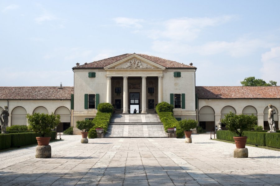 VILLA EMO
