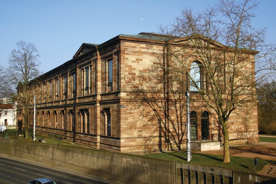 NEUE GALERIE (NOUVELLE GALERIE)
