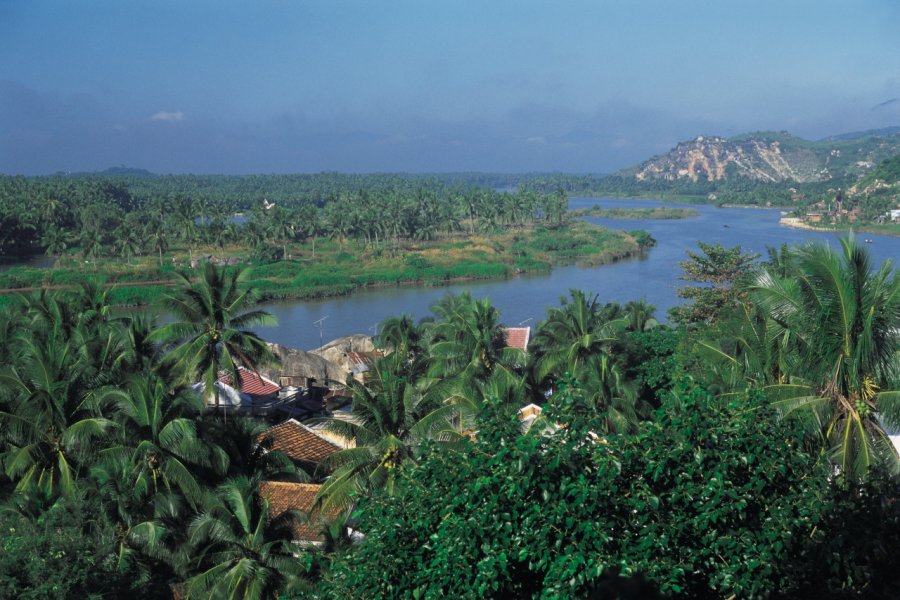 Panorama sur Nha Trang. S.Nicolas - Iconotec