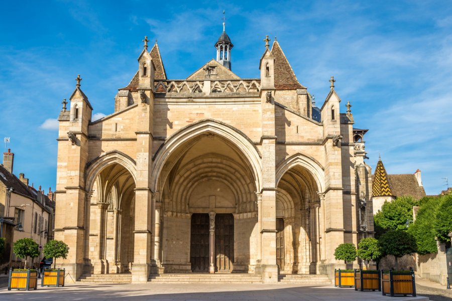 Basilique Notre-Dame, Beaune. milosk50 / Adobe Stock