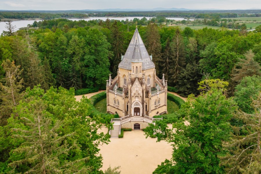 MAUSOLÉE SCHWARZENBERG ET ÉTANG SVĚT