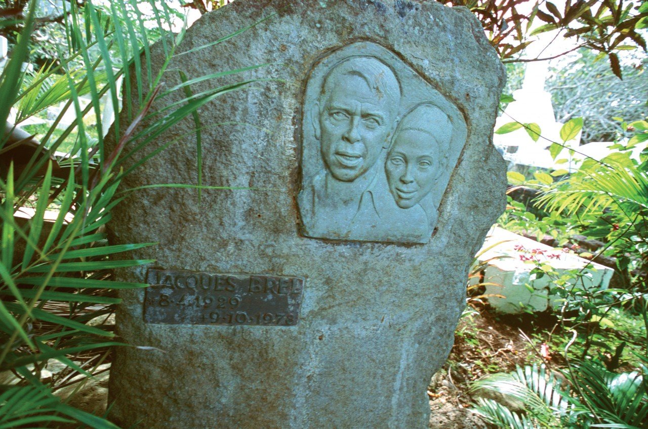 Jacques Brel repose sur l'île d'Hiva Oa