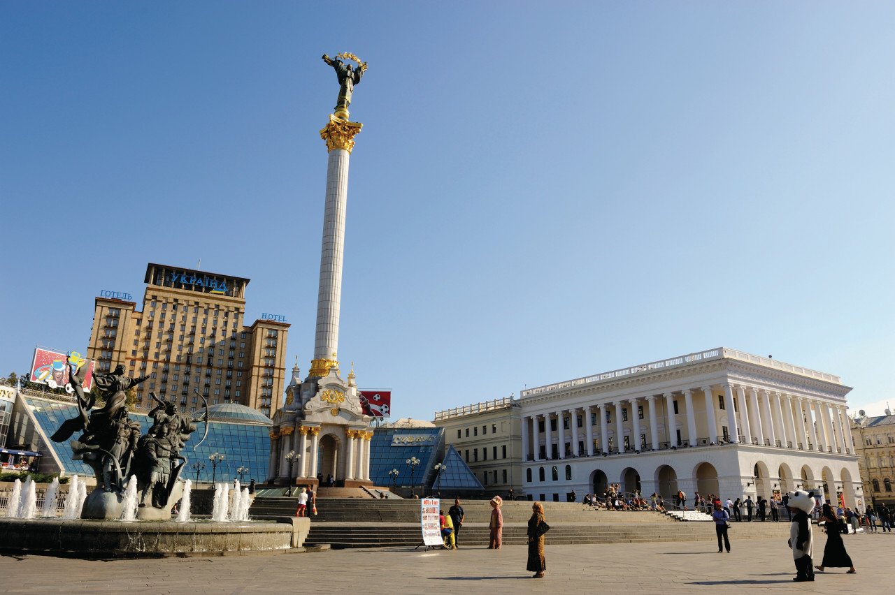 Maidan Nezalezhnosti et la colonne en l'honneur de Berehynia.