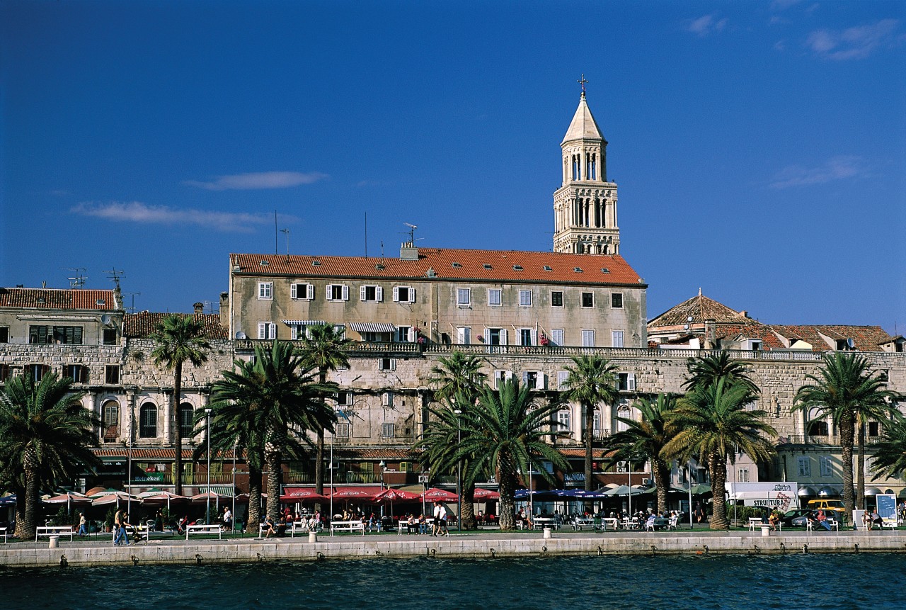 Palais de Dioclétien et clocher de la cathédrale.