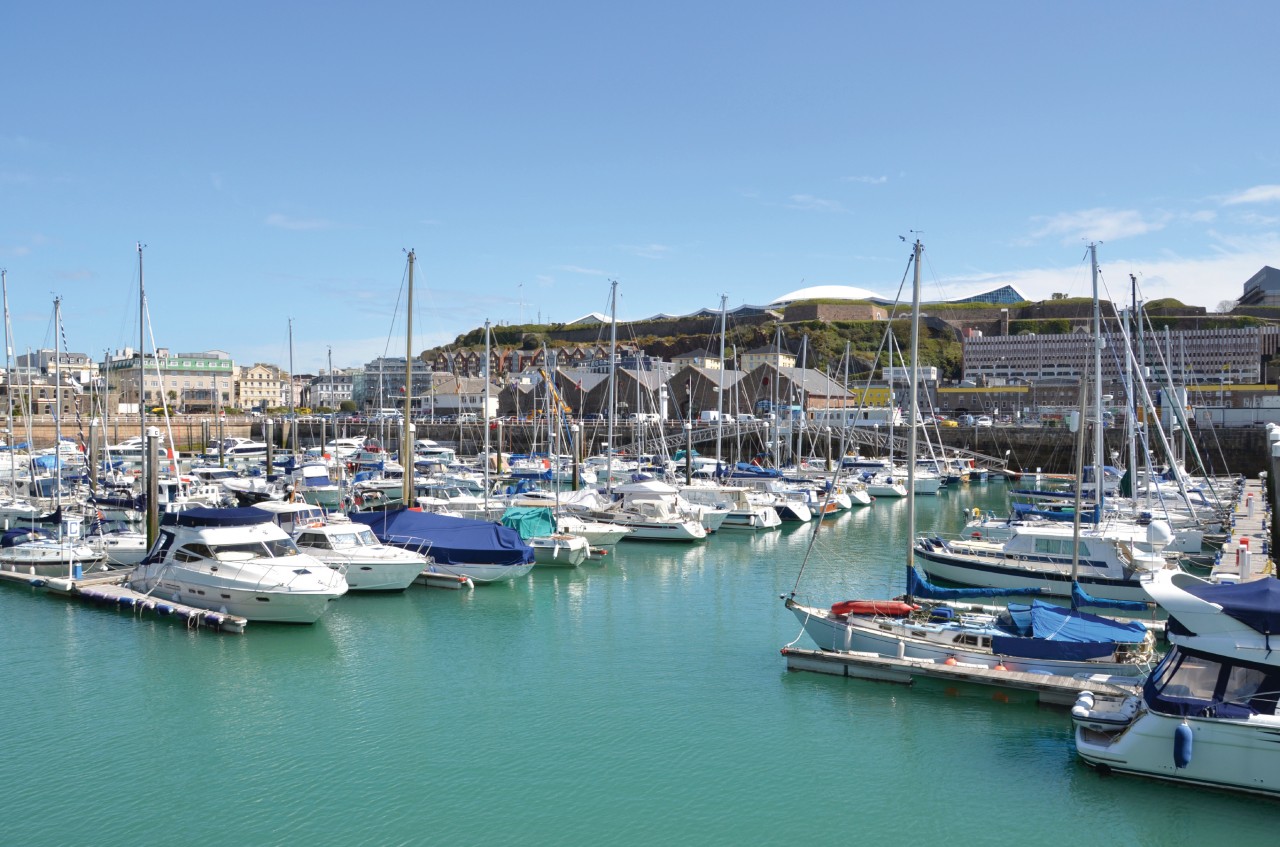 La marina de Saint-Helier.